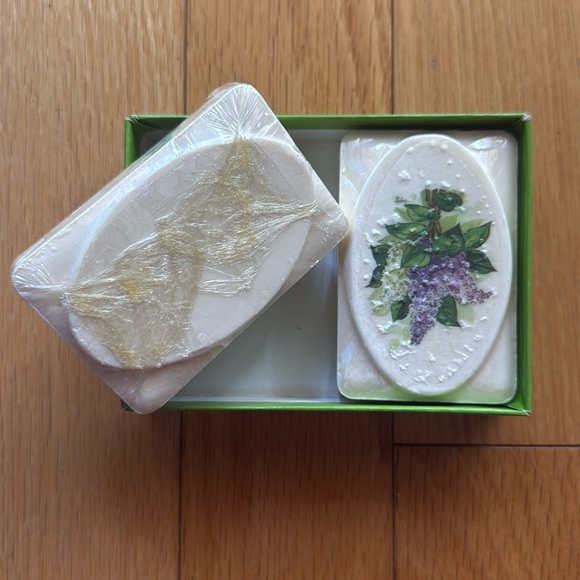 French Milled Soap by Soap Gems floral design - Picture 4 of 4